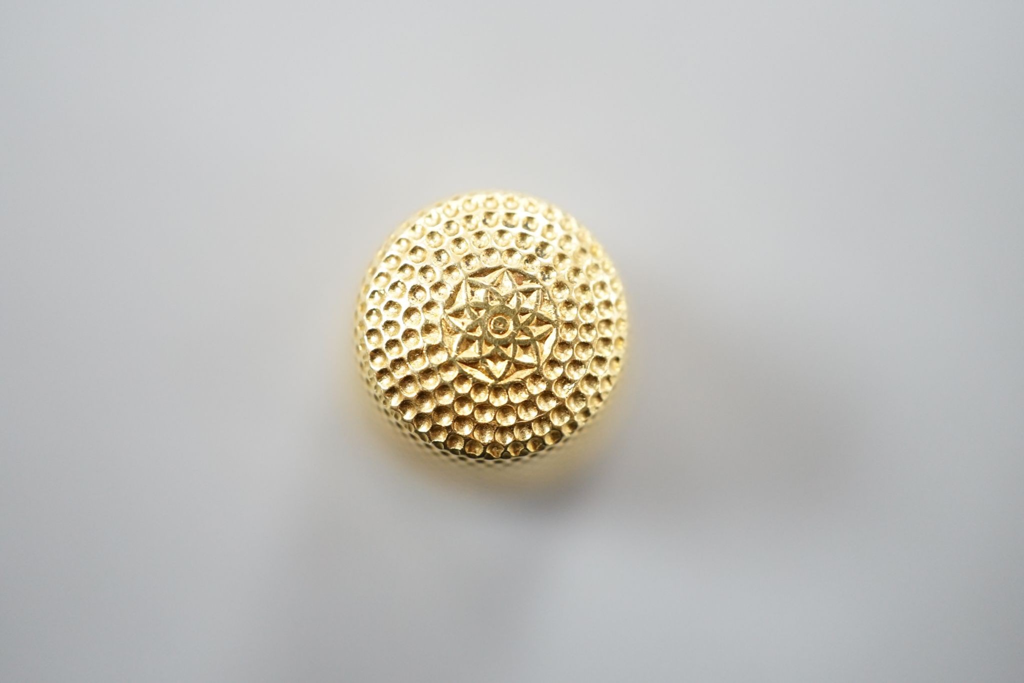 A 750 yellow metal thimble, 23mm